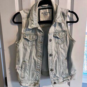 Abercrombie & Fitch Light Wash Denim Vest, Size Medium